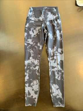 High-Rise Tie-Dye Leggings in Black and Gray